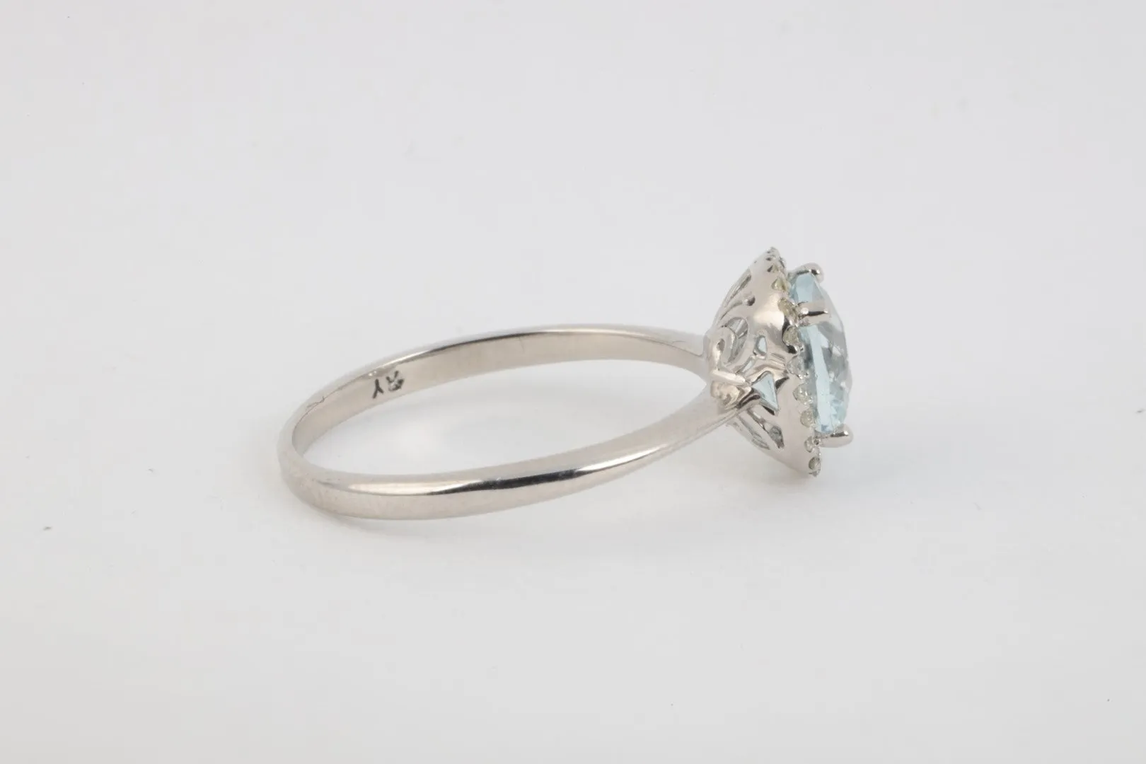 14k White Gold 2.95tcw Aquamarine 0.26tcw Diamond Ring Size 8 (2.32g.)