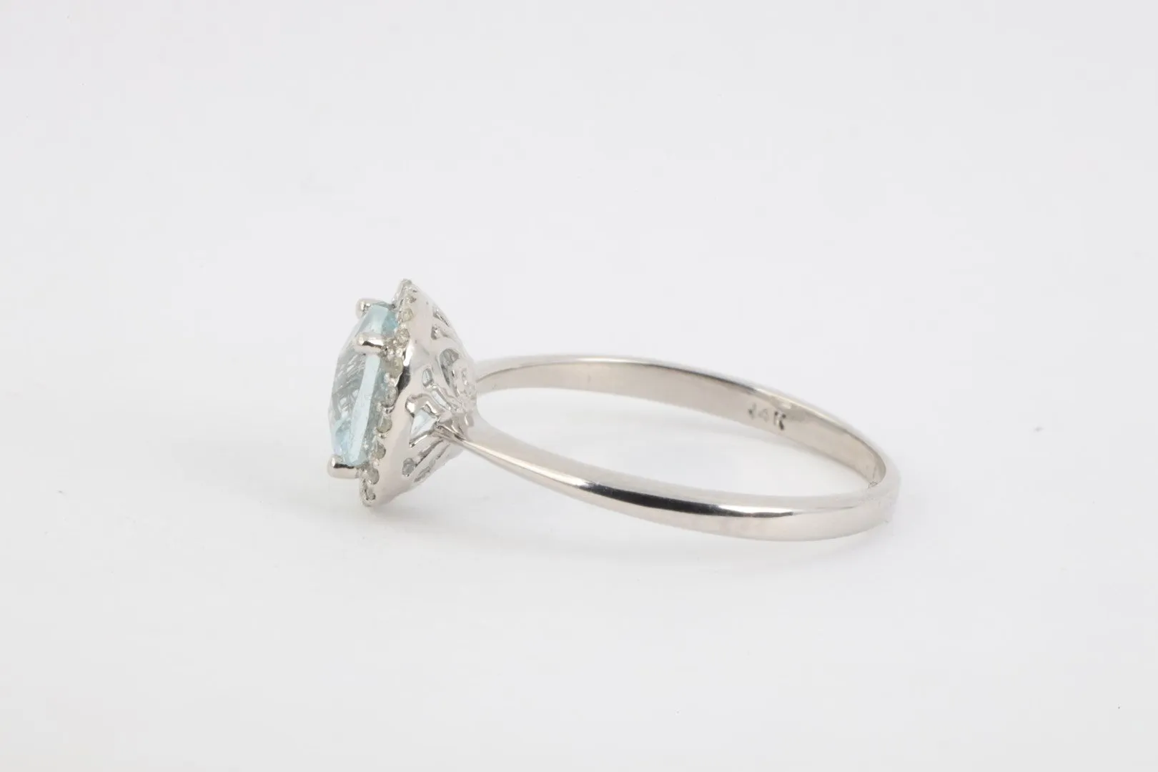 14k White Gold 2.95tcw Aquamarine 0.26tcw Diamond Ring Size 8 (2.32g.)